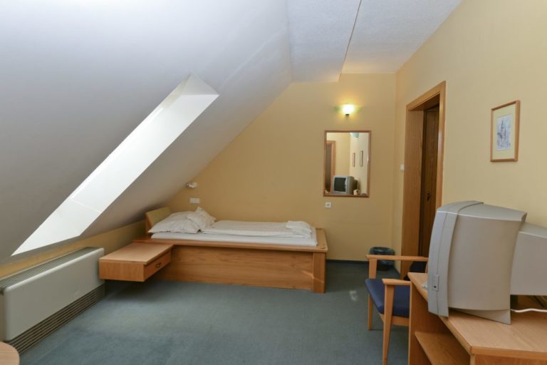 1agyas tetoteri 1024x682 1 768x512