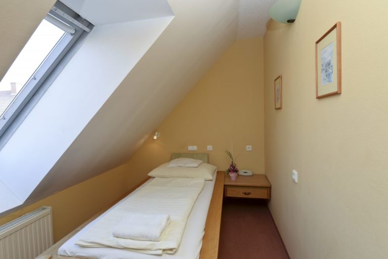 1agyas tetoteri2 1024x682 1 768x512