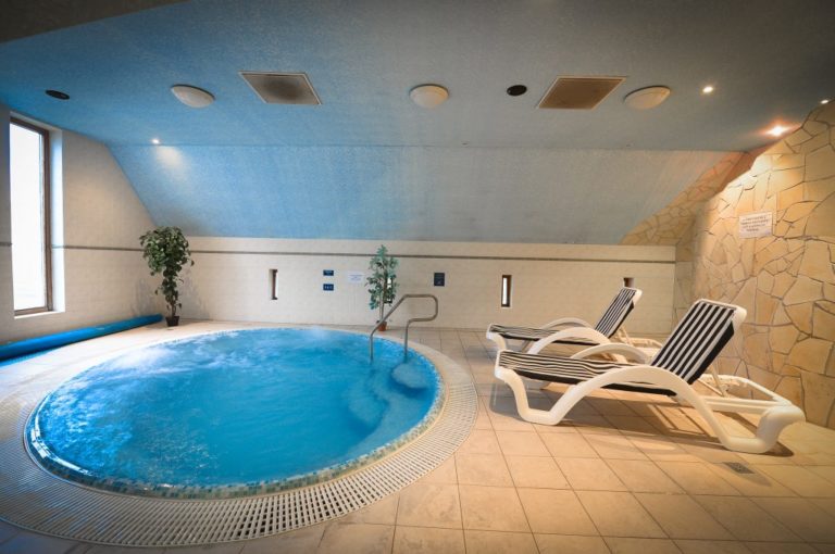 Jacuzzi 1024x680 1 768x510