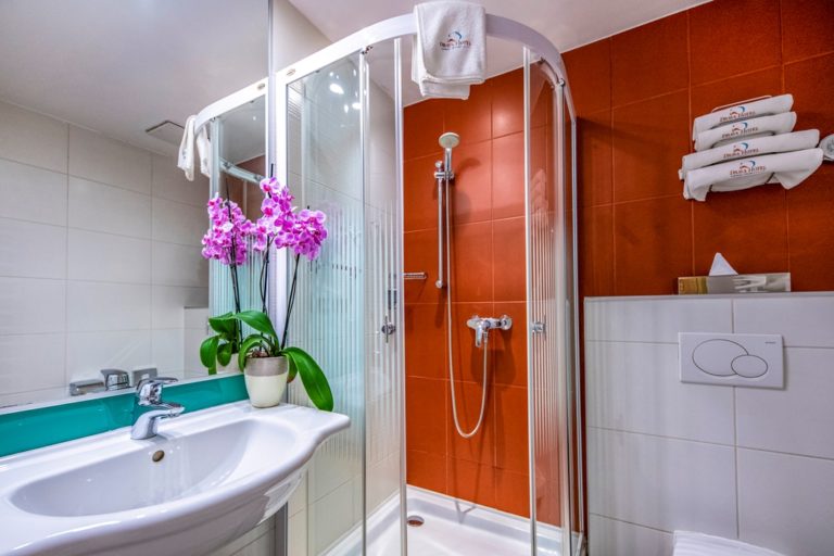 classic zuhanyzos furdo 768x512