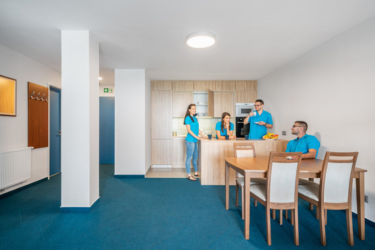 aktiv hotel velence standard egyszobas apartman3 768x512