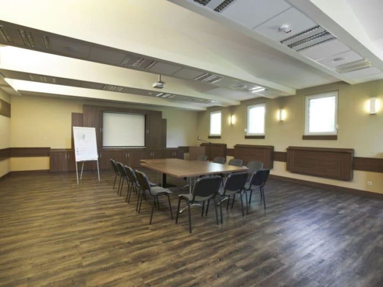 emeleti konferenciaterem1 768x576