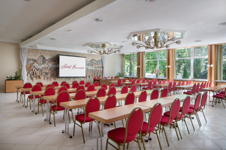 Budapest Hall2 768x512