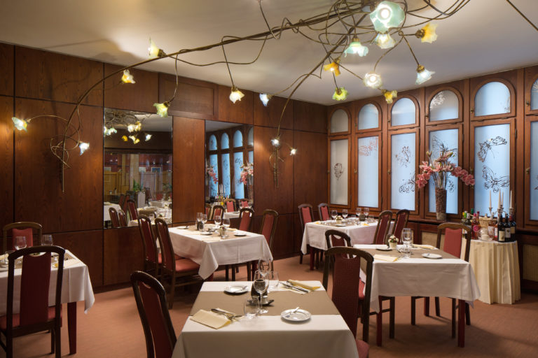 Zsolnay Restaurant2 768x512