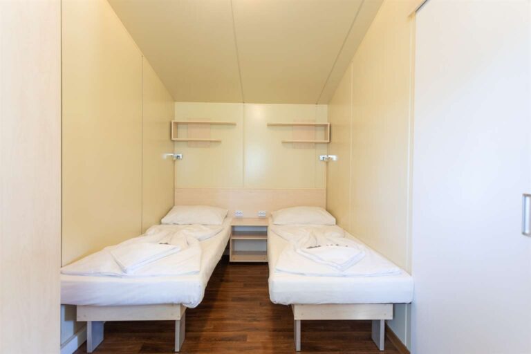 aranypart camping eurocomfort mobilhaz 5 haloszoba 768x512