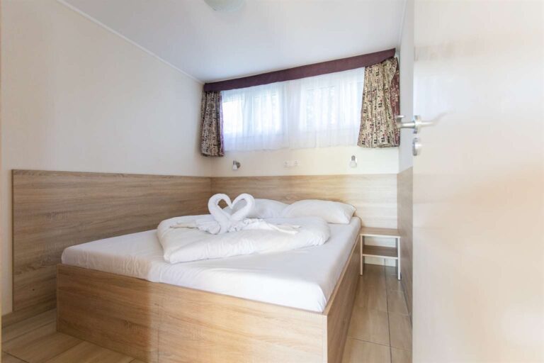 aranypart camping siofok carmen plus apartman haloszoba 768x512