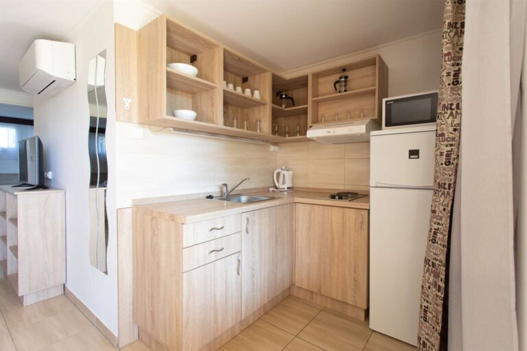 aranypart camping siofok carmen plus apartman konyha 768x512