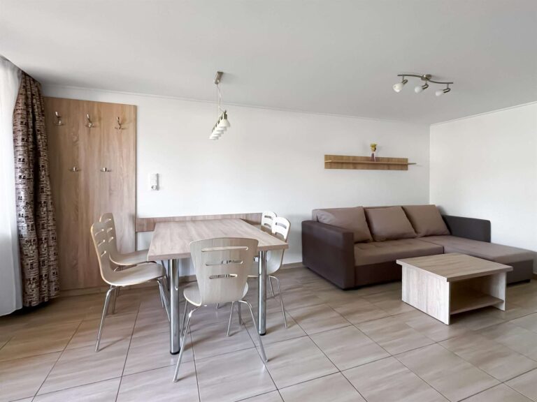 aranypart camping siofok carmen plus apartman nappali 768x576