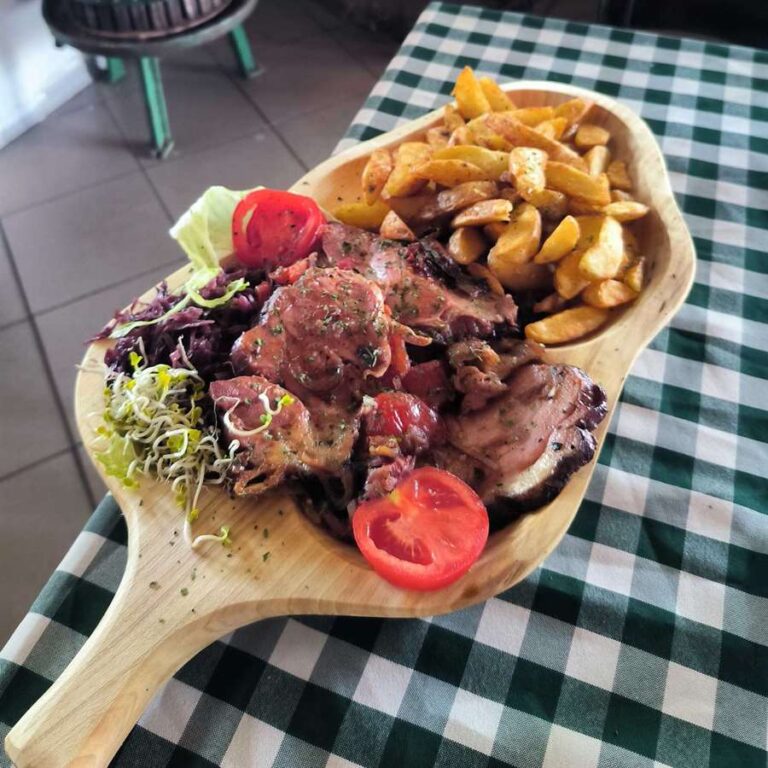 kemping etterem aranypart camping first kitchen 1 768x768