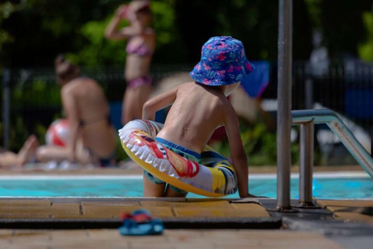 medence aranypart camping 768x512